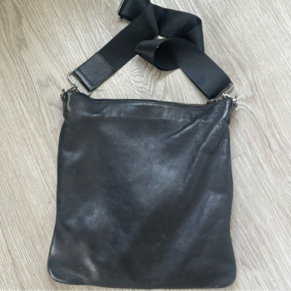 RUDSAK Black Crossbody Bag with Adjustable Strap - Picture 7 of 9